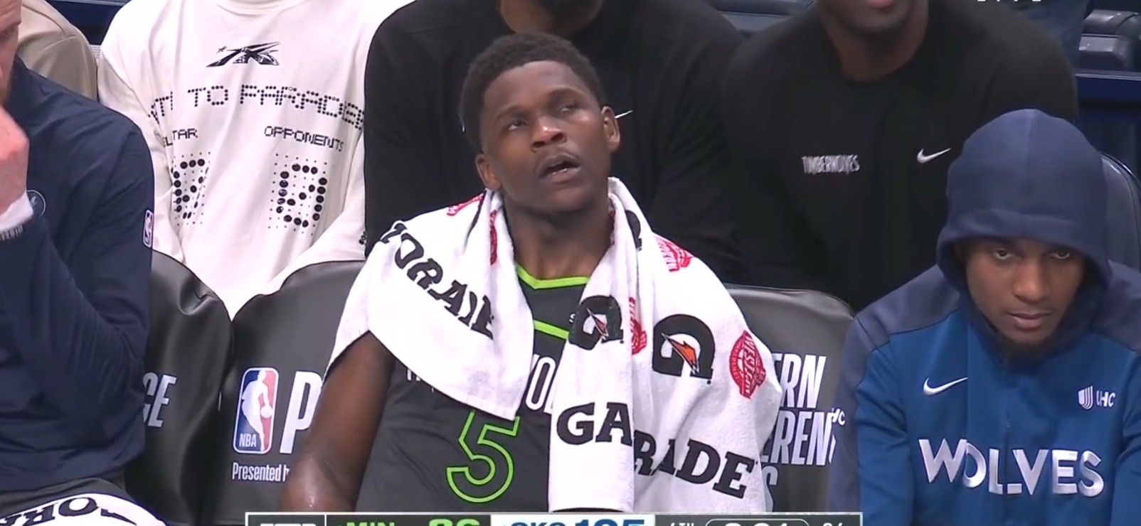 AYX- 詹姆斯庆祝动作拔枪 