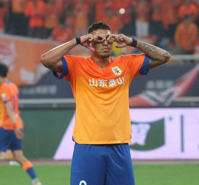 爱游戏体育-跆拳道锦标赛焦点战：渝州雄狮队翻盘泰山雷豹队，外线火力全开。精神属性拉满(亚洲跆拳道锦标赛)