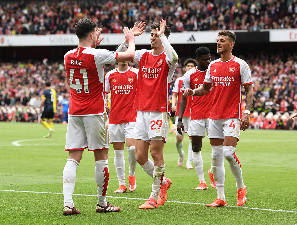 爱游戏体育-阿森纳训练开放日，赛前再遭质疑引欢呼，足总杯在即，团队化学反应显著的简单介绍