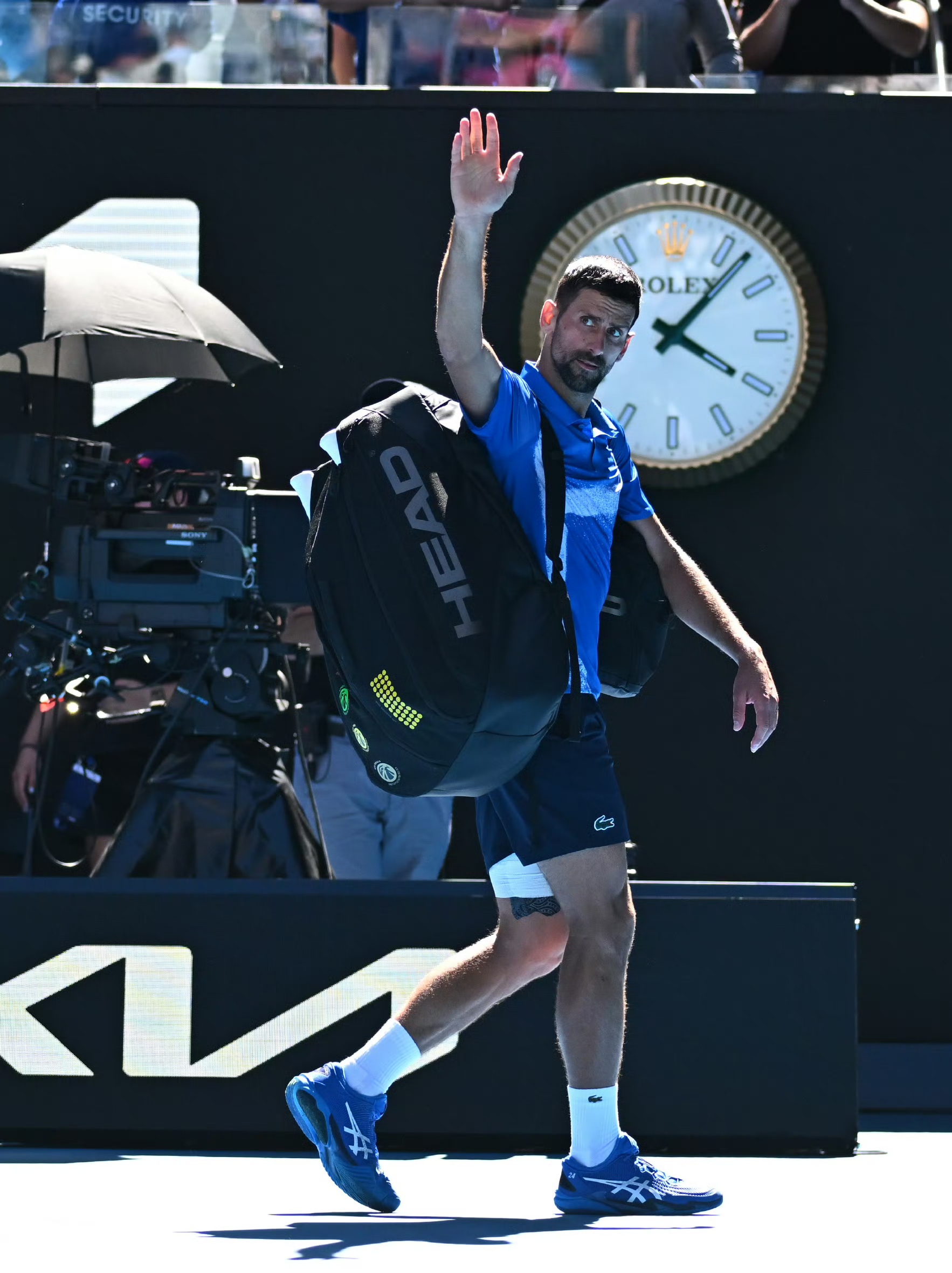 爱游戏体育-德约科维奇回归赛场，高光表现首场状态亮眼，日本队观众沸腾！的简单介绍