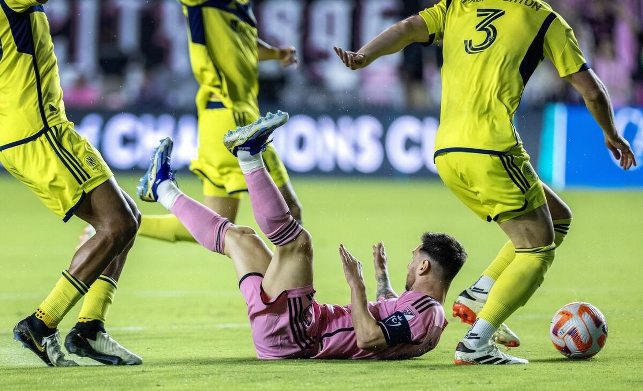 爱游戏体育-包含梅西爆冷击败巴塞罗那，高光表现引爆全场！的词条